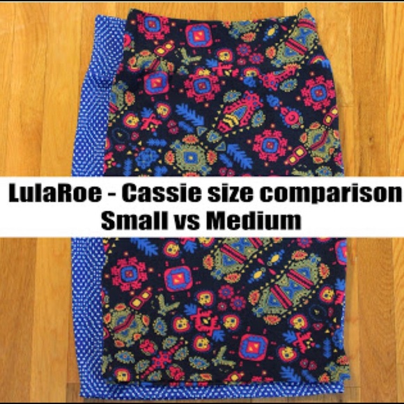 💼🌸🐝LulaRoe Feather Print Cassie Pencil Skirt💕 - Picture 7 of 10